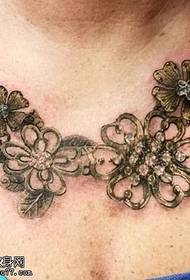 Modello di tatuaggio collana collo