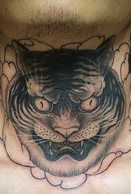 kattenhoofdtattoo in de nek is zo eng