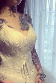 bellissimo bellissimo tatuaggio a doppio fiore
