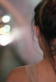 ljepota vrat lijep uzorak tetovaža lastavica