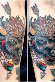 Arrow တက်တူးပုံစံနှင့်အတူ Old School စတိုင် Bull ခေါင်းကို arm