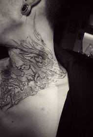 tá pictiúr tattoo ceann tattoo pearsanta ceann leon ag muineál an taoide