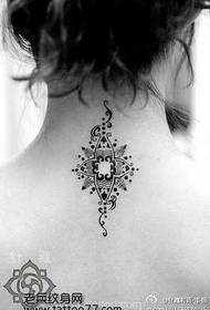 ομορφιά λαιμό ινδικό τοτέμ μοτίβο τατουάζ