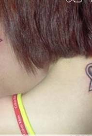 cuello tatuaje de estrella de cinco puntas