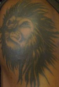 padrão de tatuagem de cabeça de leão cinza ombro masculino