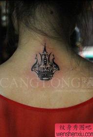 Gulu prawan lan pop pola tato mahkota ireng lan putih populer