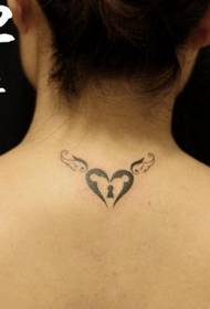 дівчина шиї добре виглядає тотем любов крила татуювання візерунок