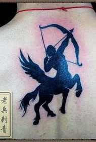 patrún tattoo réaltbhuíon: patrún an tatú muineál Sagittarius totem