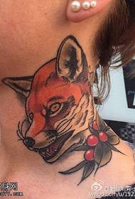 μικρό μοτίβο τατουάζ αλεπού στο λαιμό