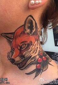 piccolo tatuaggio volpe sul collo
