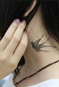 Loli lány nyak friss fecske tetoválás minta