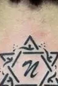 magandang hawakan leeg anim na itinuro star tattoo