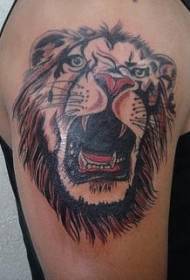 rangi ya bega anguria simba kichwa cha tattoo picha