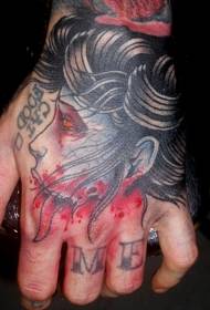 Hand zréck Faarf grujheleg bluddeg Zombie weiblech Kapp Tattoo