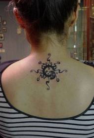 Grožio kaklas Geras Totemas Saulės Mėnulio tatuiruotės modelis