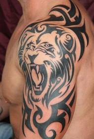 modello di tatuaggio tigre tribale nera spalla maschile
