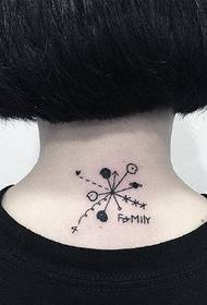 dekle vratu ljubko vzorec tatoo