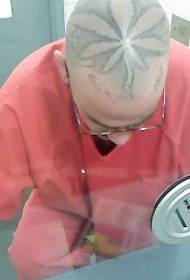 patrón de tatuaxe de folla de cannabis gris cabeza masculina