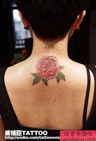 djevojke na vratu samo lijepog izgleda ruža tetovaža uzorak