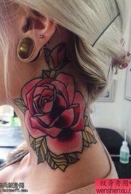 il tatuaggio ha consigliato un tatuaggio da donna con rose rose tattoo funziona