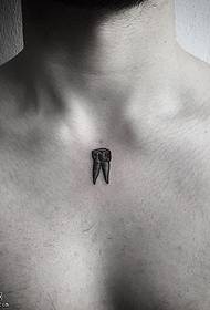 modello del tatuaggio dei denti anteriori