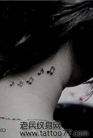yon modèl bèl ti fi kou modèl tatoo nòt