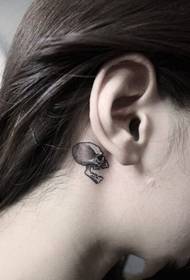 oor klein tatoeëringpatroon vir oor