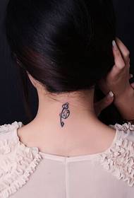 моден женски врат keyубов клуч за тетоважа шема на сликата