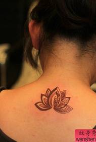 muundo wa tattoo ya lotus ya shingo