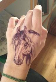 hand tillbaka brunt delikat realistiskt hästhuvud tatueringsmönster