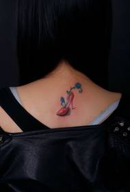 Neck korkokengät ruusumallilla yhdistelmä tatuointi push-kuva