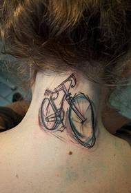 modello di tatuaggio bicicletta collo femminile
