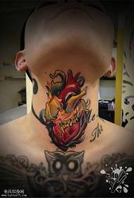 lepoko kolorea bihotzeko tatuaje eredua