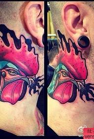 un modello di tatuaggio di gallo color collo