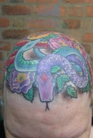 gizonezko buru koloreko suge lore tatuaje ereduarekin