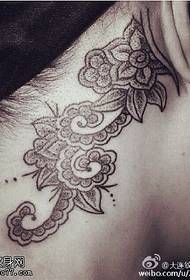 传统刺青漂亮的花藤纹身图案