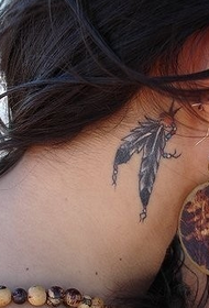 краса татуювання на шиї