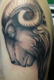 rameno hnedé realistické tetovanie ovčej hlavy