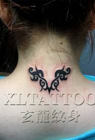 una figura del tatuaggio Totem collo