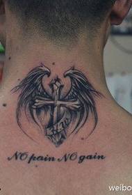 modello del tatuaggio del collo croce ali