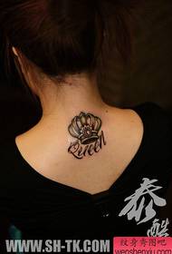 modello di tatuaggio corona di ragazze collo meravigliosamente popolare