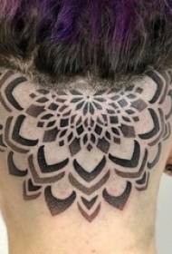 head Tattoo Muster Jongen schwaarz Blumm Tattoo Biller