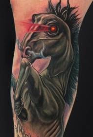 kāju krāsains melns zirgs ar karstu acu tetovējuma modeli