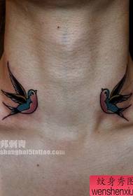 patrón de tatuaje de paloma de cuello