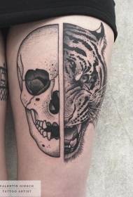 Cranio nero stile incisione coscia e motivo tatuaggio testa di tigre