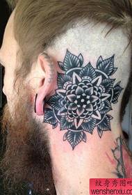 kichwa maarufu aesthetic Ulaya na Amerika ya nyeusi na nyeupe maua mtindo wa tattoo