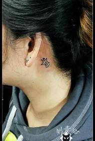 prosty i świeży pięcioramienny wzór tatuażu gwiazdy