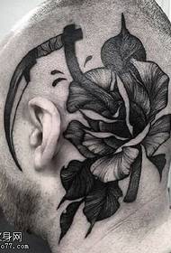 padrão de tatuagem floral foice cabeça