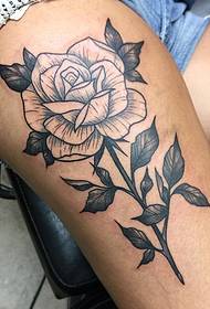 жіночі стегна Європи та Америки троянди візерунок татуювання