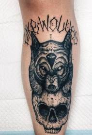 μοσχάρι μαύρο άνθρωποι Ανατριχιαστικός λύκος κεφάλι και γράμμα τατουάζ μοτίβο